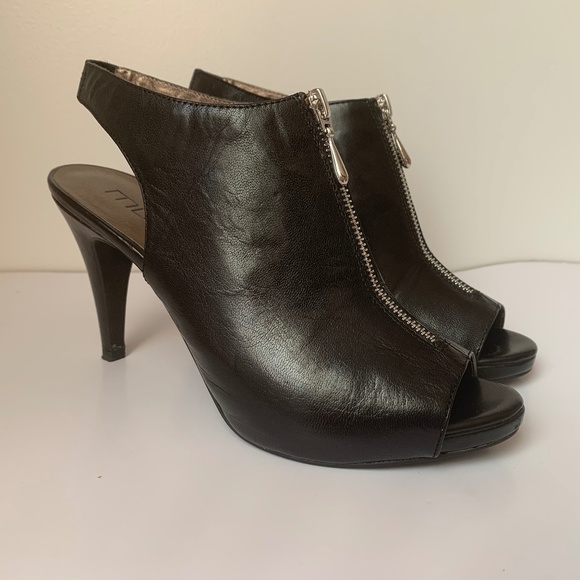 Moda Spana Heels Zip front Leather 9.5